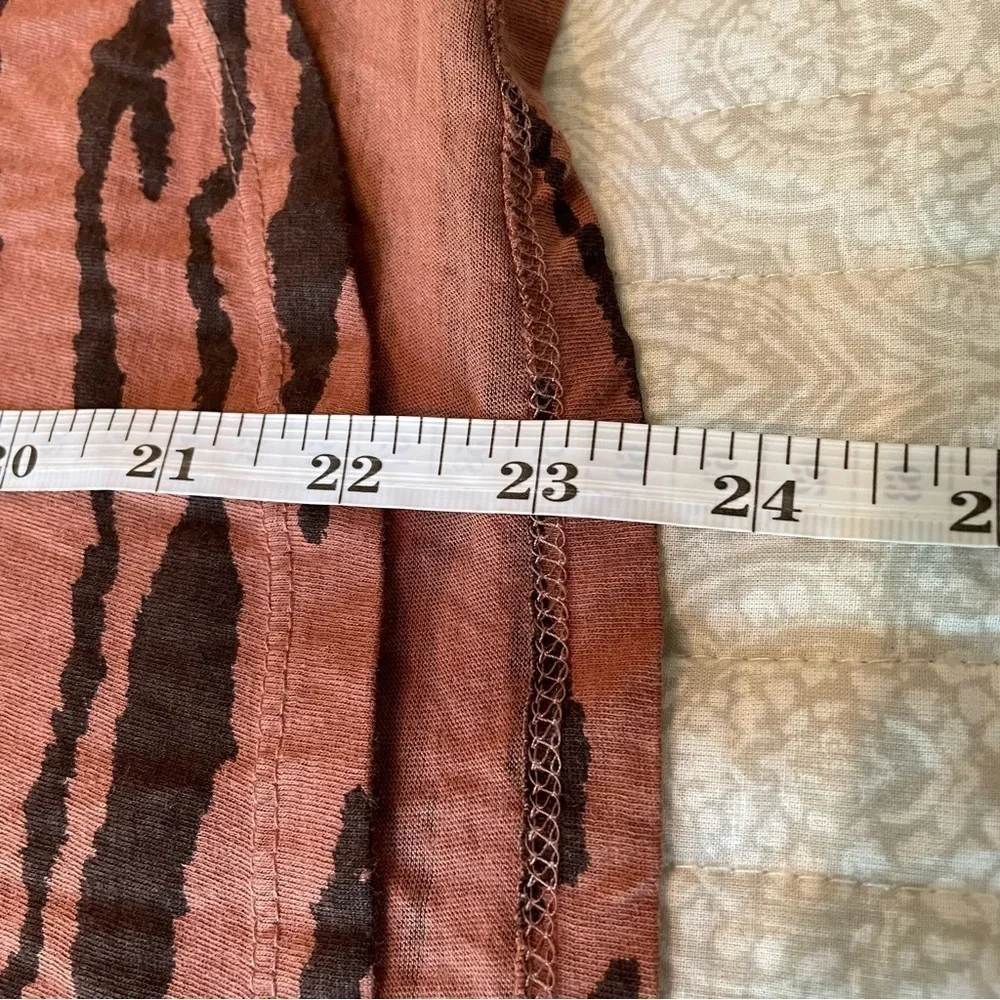 H&M Basics Orange Brown Zebra Print Short Sleeve Tee Medium Large